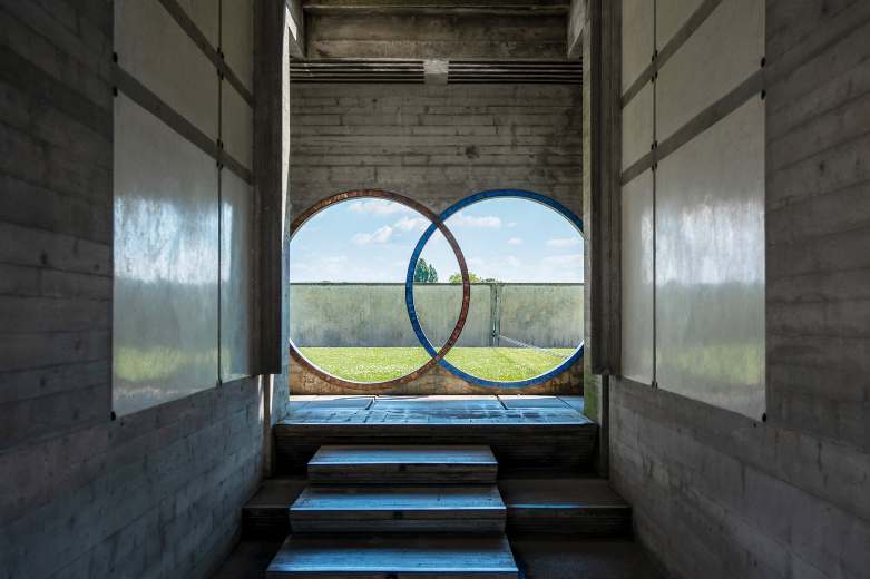 Concrete architecture framing a circular view