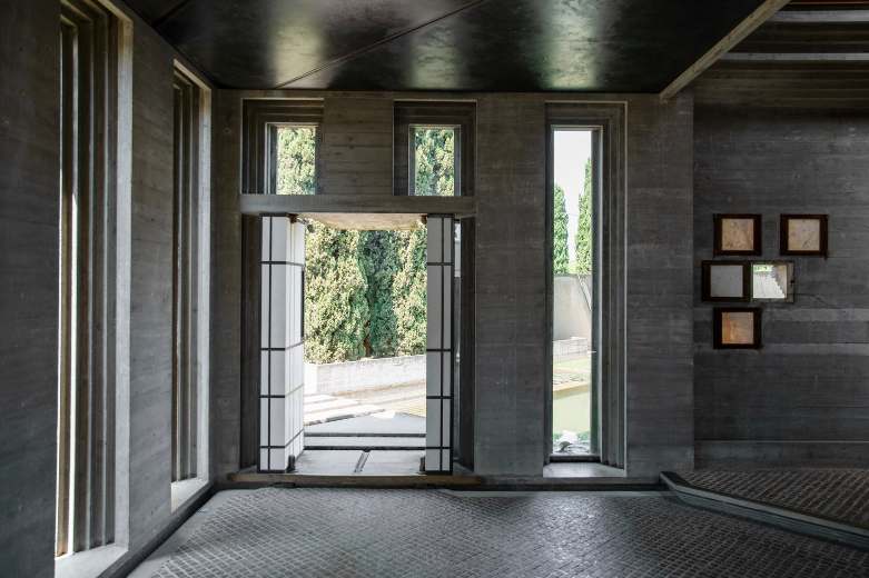 Concrete interior with window openings