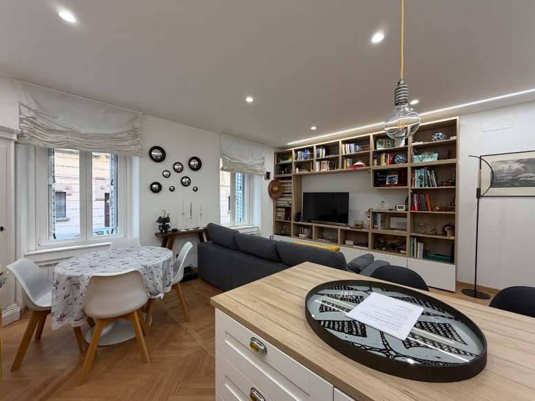 Residential apartment dining area in Trieste