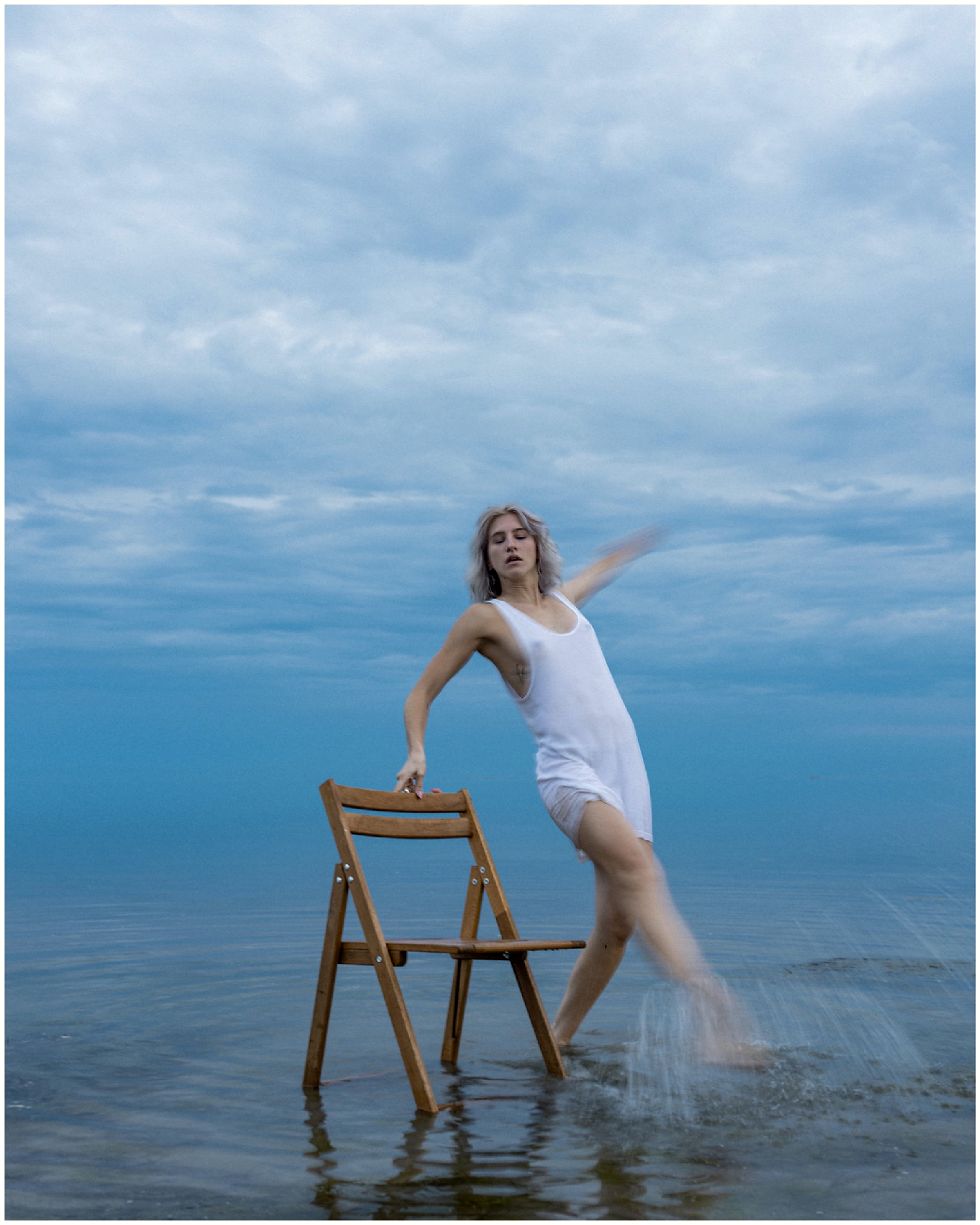 Between Stillness and Motion