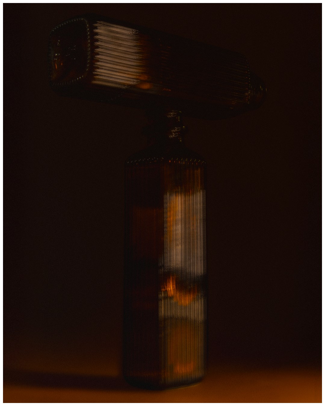Warm motion study of a ribbed glass vessel